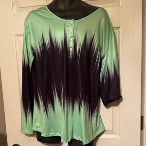 Green and Black Ombre Henley-Style Women's Top Size 3XL
